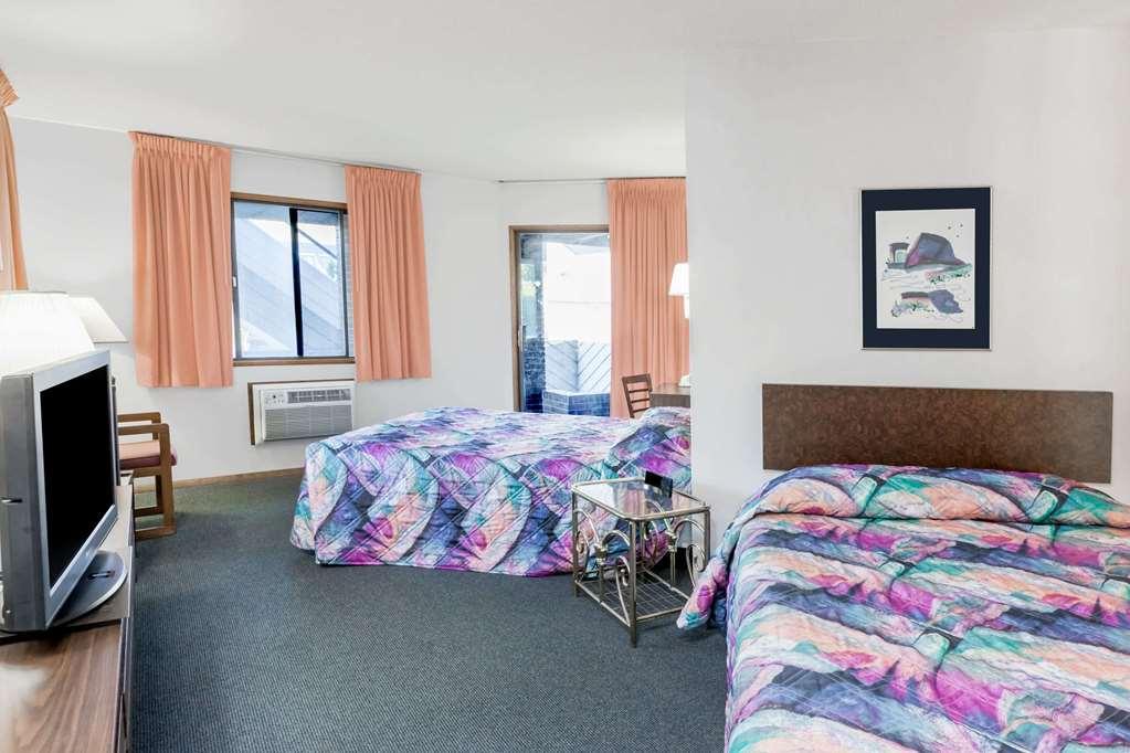 Knights Inn Mackinaw City Δωμάτιο φωτογραφία