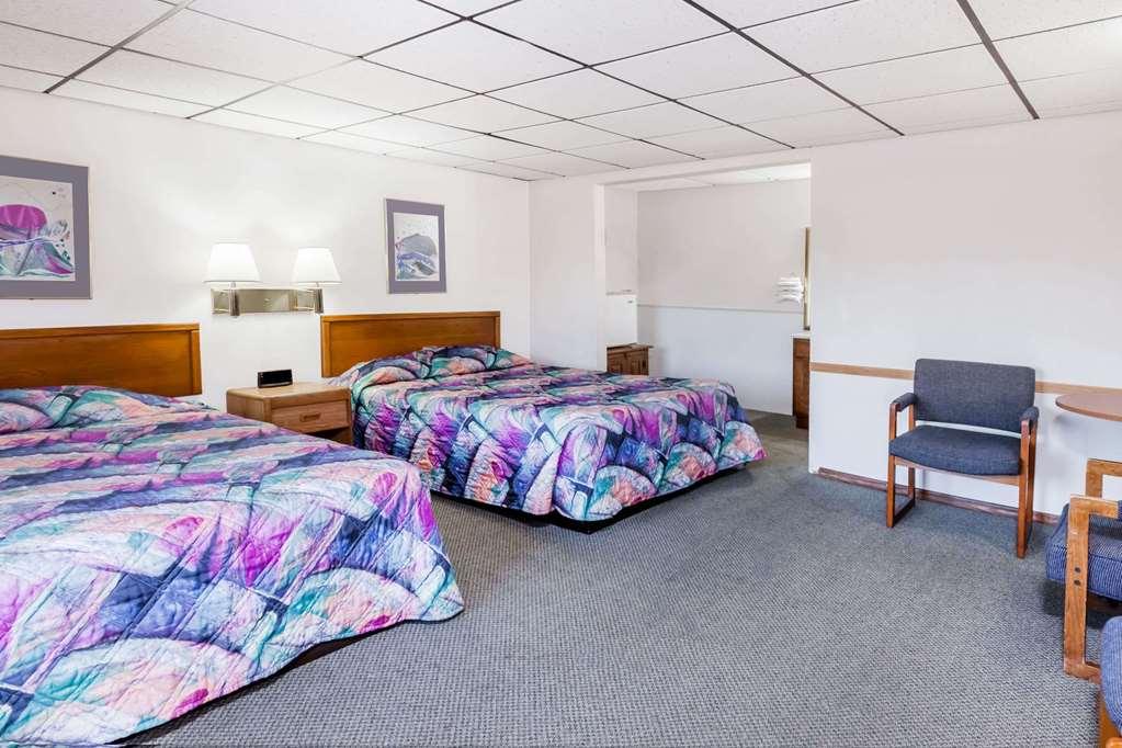 Knights Inn Mackinaw City Δωμάτιο φωτογραφία