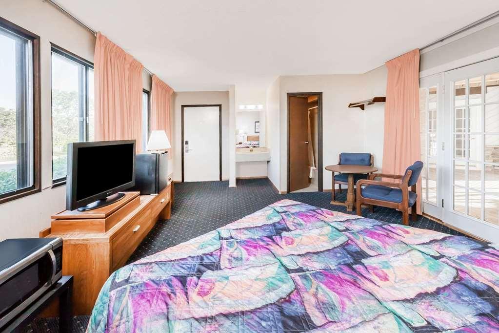 Knights Inn Mackinaw City Δωμάτιο φωτογραφία