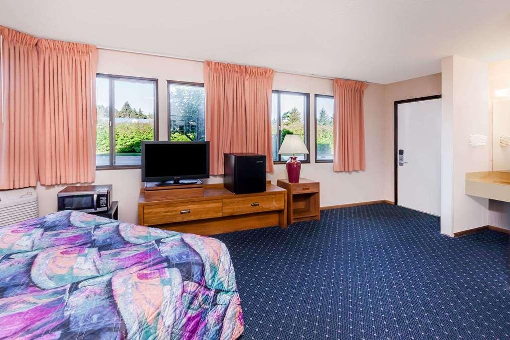 Knights Inn Mackinaw City Δωμάτιο φωτογραφία