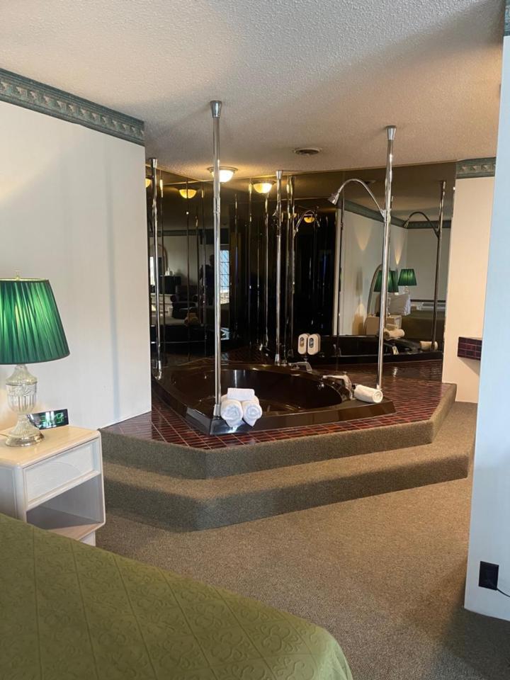 Knights Inn Mackinaw City Εξωτερικό φωτογραφία