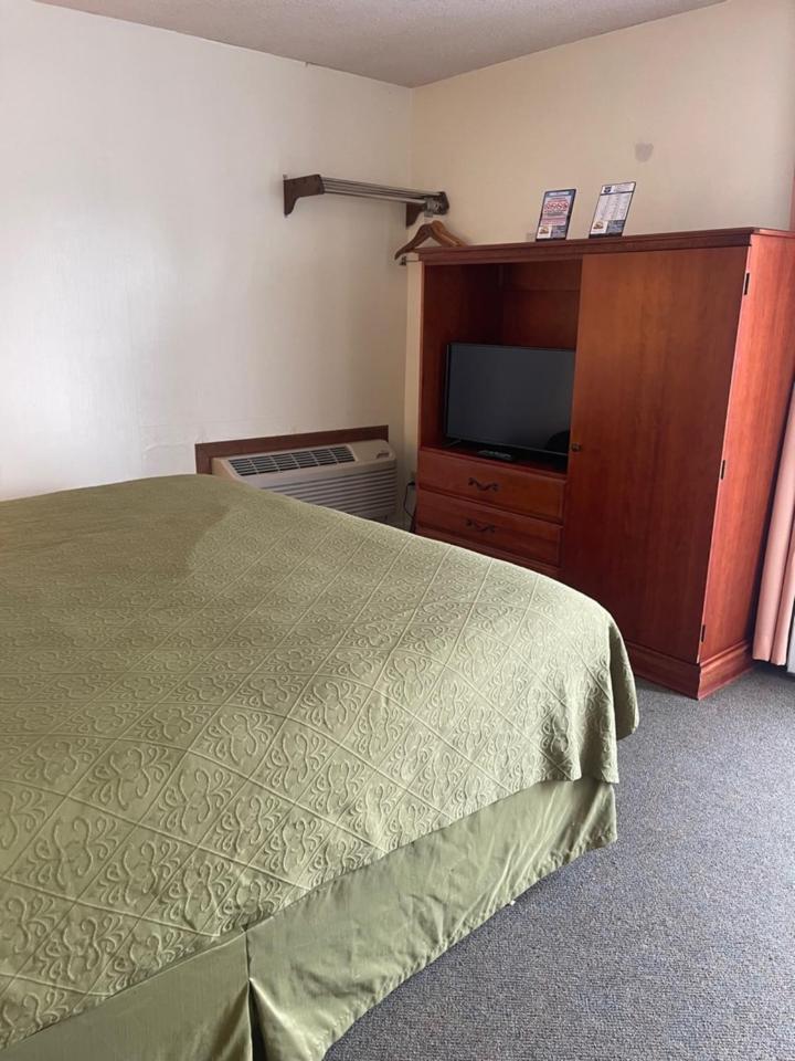 Knights Inn Mackinaw City Εξωτερικό φωτογραφία