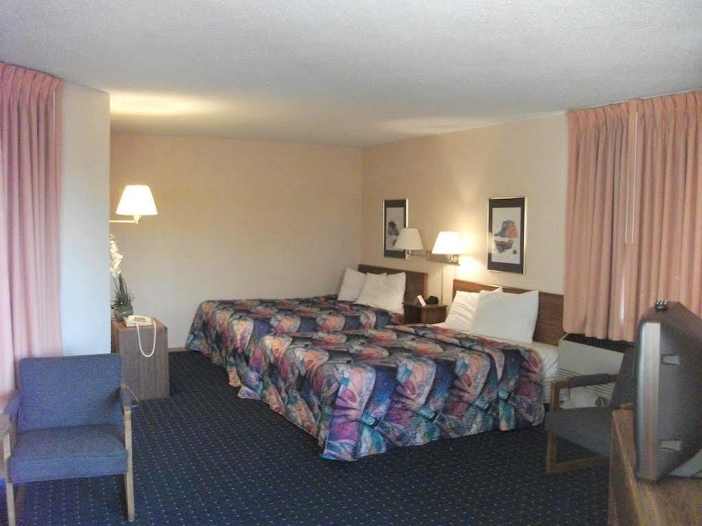 Knights Inn Mackinaw City Εξωτερικό φωτογραφία