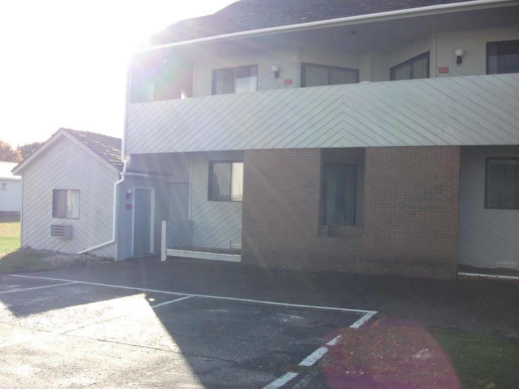 Knights Inn Mackinaw City Εξωτερικό φωτογραφία