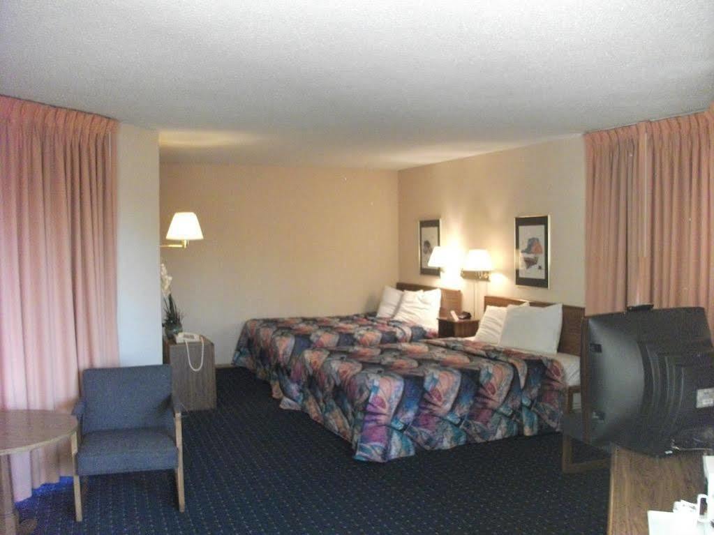 Knights Inn Mackinaw City Εξωτερικό φωτογραφία