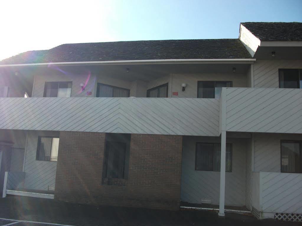 Knights Inn Mackinaw City Εξωτερικό φωτογραφία