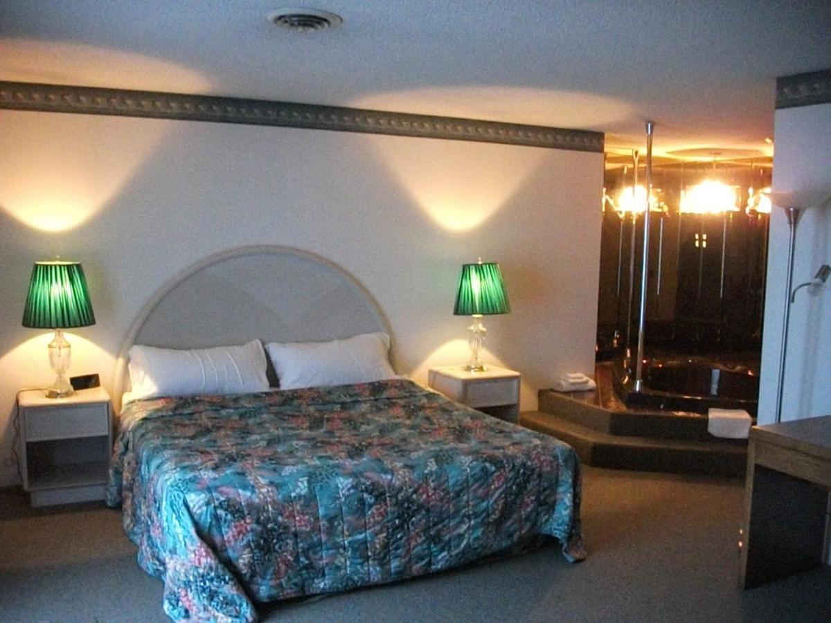 Knights Inn Mackinaw City Δωμάτιο φωτογραφία